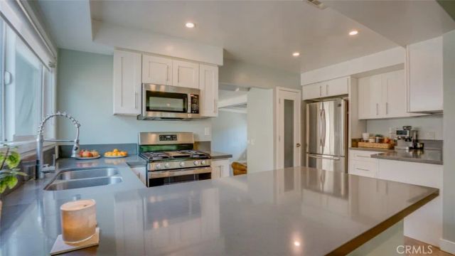 15370 Kadota, Sylmar, CA 91342
