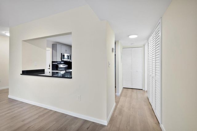 19986 NE 5th Court 4d, Miami, FL 33179