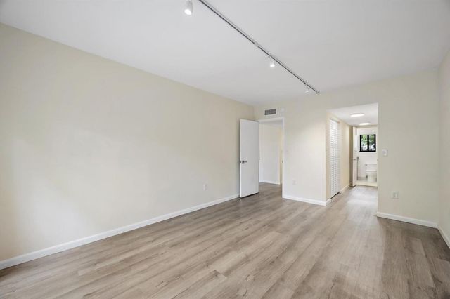 19986 NE 5th Court 4d, Miami, FL 33179