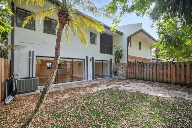 19986 NE 5th Court 4d, Miami, FL 33179