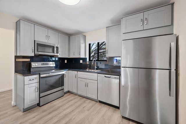 19986 NE 5th Court 4d, Miami, FL 33179