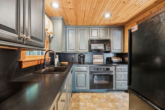 122 Broadside Road, Wolfeboro, NH 03894