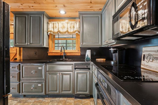 122 Broadside Road, Wolfeboro, NH 03894