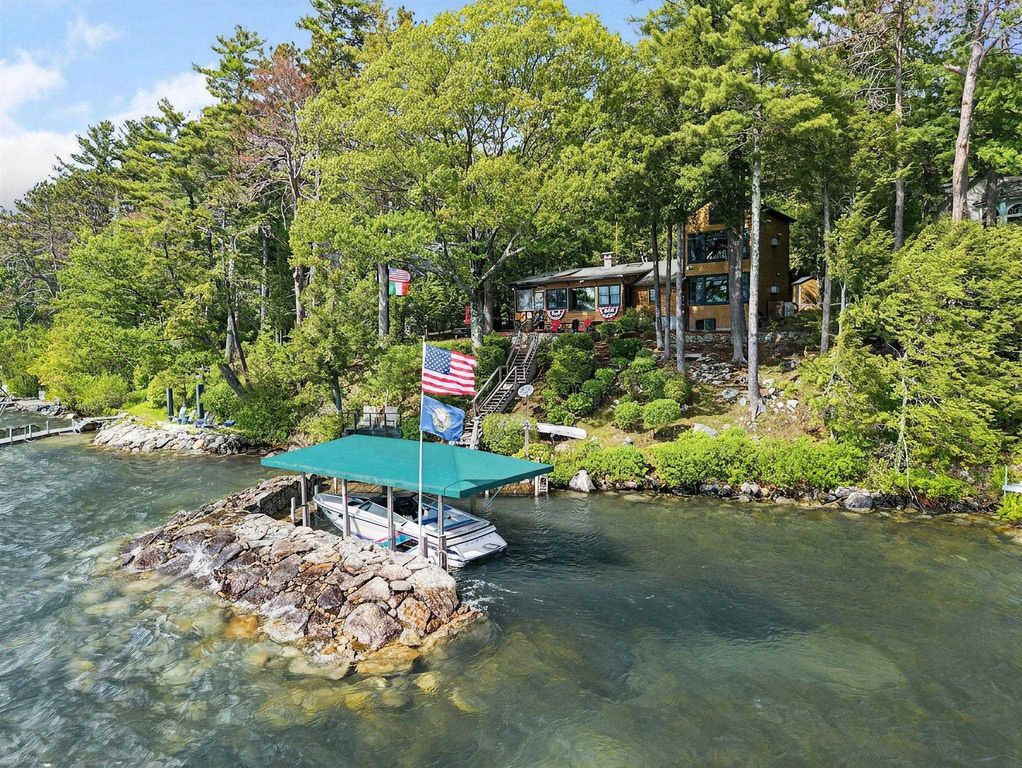 122 Broadside Road, Wolfeboro, NH 03894