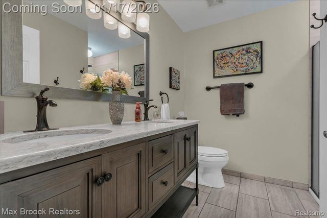 2115 Oakbrook Boulevard, Commerce Charter Township, MI 48390