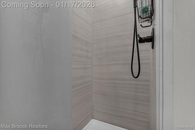 2115 Oakbrook Boulevard, Commerce Charter Township, MI 48390