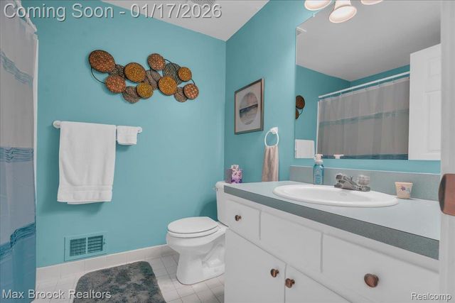 2115 Oakbrook Boulevard, Commerce Charter Township, MI 48390