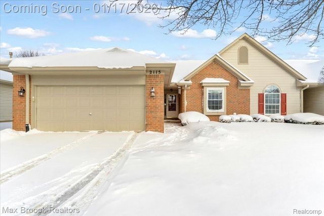 2115 Oakbrook Boulevard, Commerce Charter Township, MI 48390