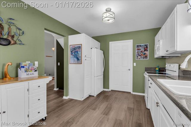 2115 Oakbrook Boulevard, Commerce Charter Township, MI 48390