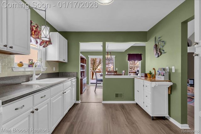 2115 Oakbrook Boulevard, Commerce Charter Township, MI 48390