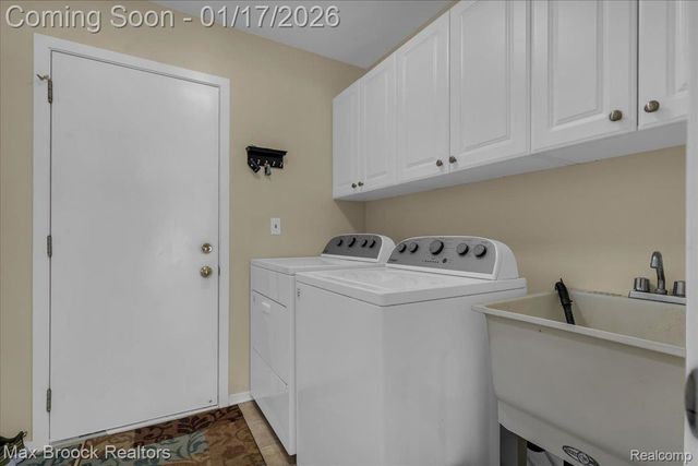 2115 Oakbrook Boulevard, Commerce Charter Township, MI 48390