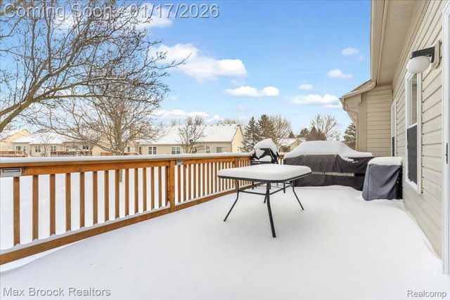 2115 Oakbrook Boulevard, Commerce Charter Township, MI 48390