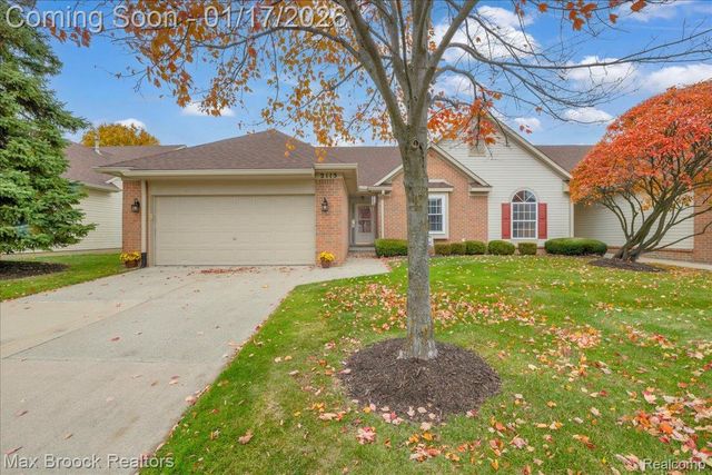 2115 Oakbrook Boulevard, Commerce Charter Township, MI 48390