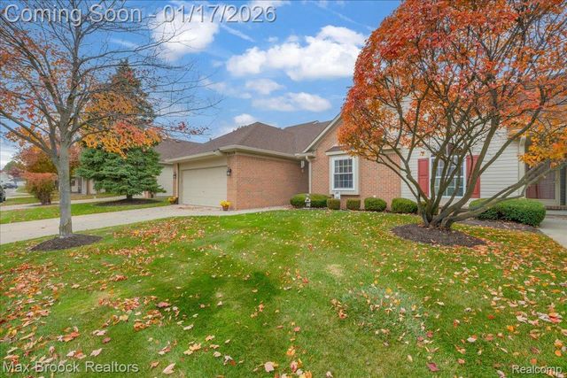 2115 Oakbrook Boulevard, Commerce Charter Township, MI 48390
