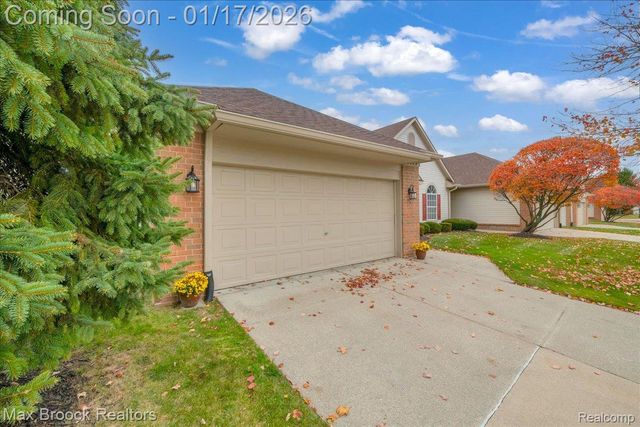 2115 Oakbrook Boulevard, Commerce Charter Township, MI 48390