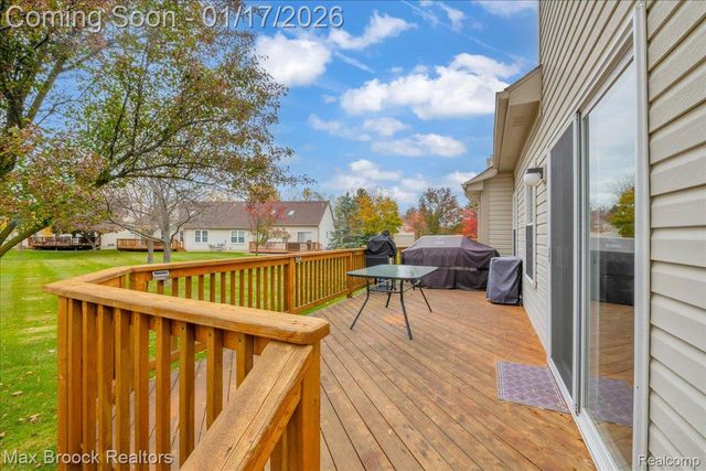 2115 Oakbrook Boulevard, Commerce Charter Township, MI 48390