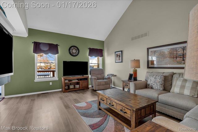 2115 Oakbrook Boulevard, Commerce Charter Township, MI 48390