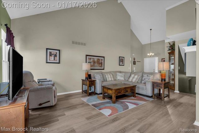 2115 Oakbrook Boulevard, Commerce Charter Township, MI 48390