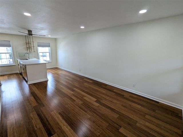 300 Crockett ST 312, Austin, TX 78704