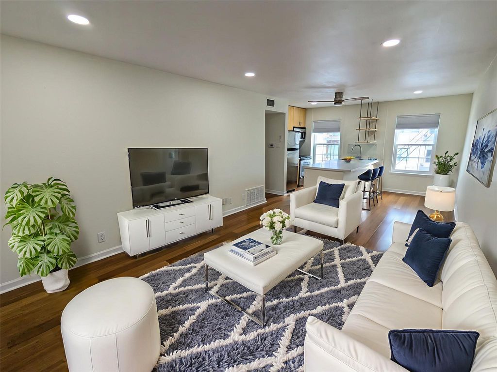 300 Crockett ST 312, Austin, TX 78704
