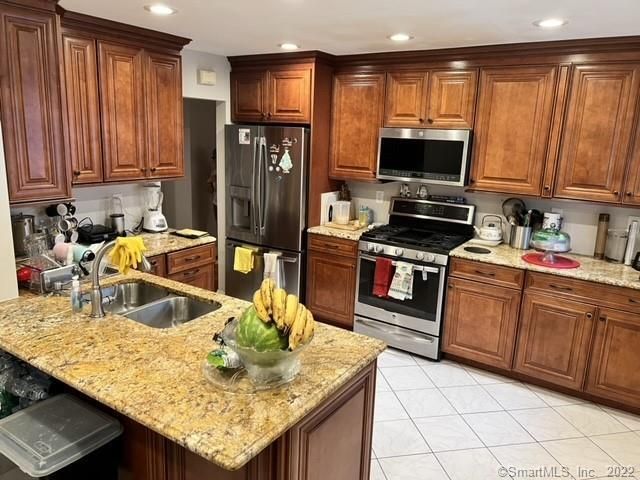 30 Jefferson Avenue, Danbury, CT 06810