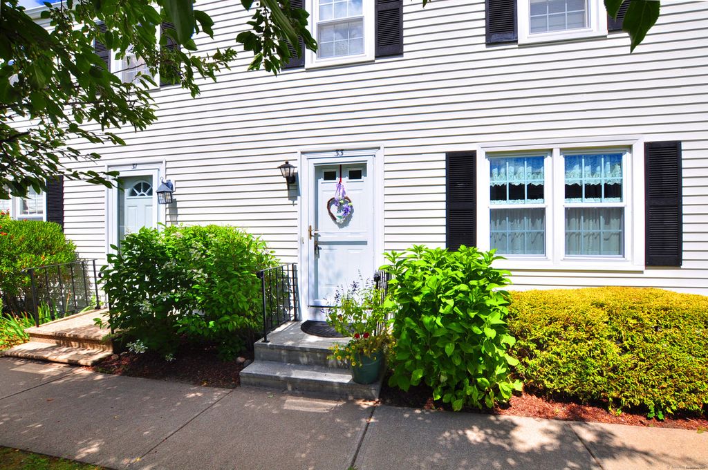 33 Tapping Reeve Drive 33, Litchfield, CT 06759