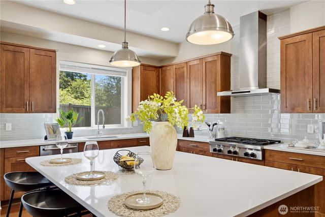 920 233rd Place NE, Sammamish, WA 98074
