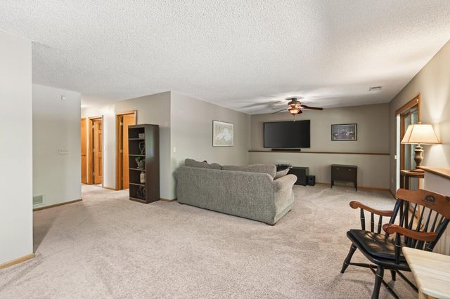 3286 York Alcove, Woodbury, MN 55125