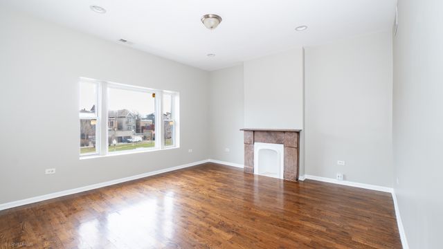 4326 S Calumet Avenue, Chicago, IL 60653