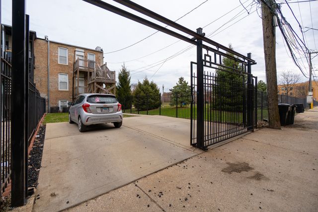 4326 S Calumet Avenue, Chicago, IL 60653