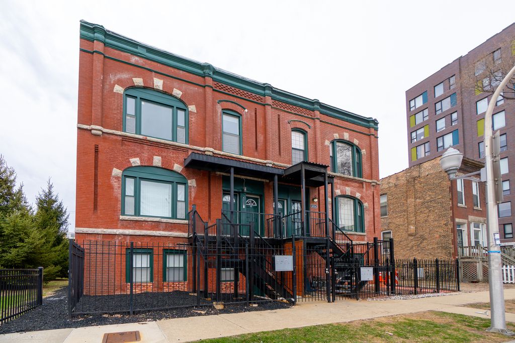 4326 S Calumet Avenue, Chicago, IL 60653