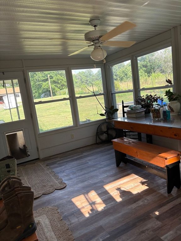 Image 17 of property listing at 19413 E Illinois Highway 15 Highway, Mt Vernon, IL 62864