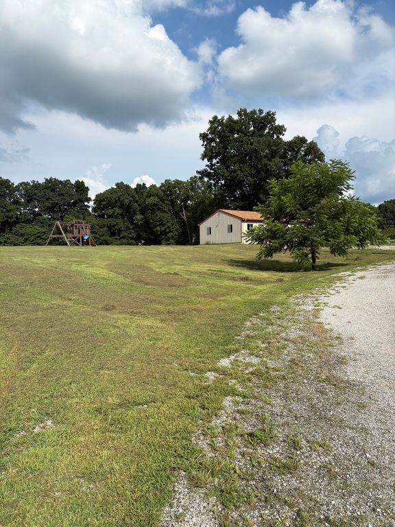 Image 37 of property listing at 19413 E Illinois Highway 15 Highway, Mt Vernon, IL 62864