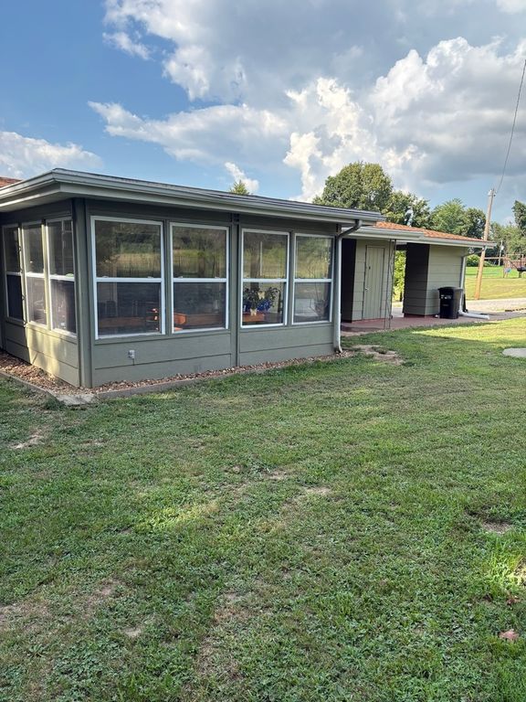 Image 42 of property listing at 19413 E Illinois Highway 15 Highway, Mt Vernon, IL 62864