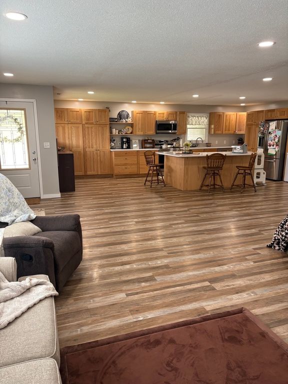 Image 6 of property listing at 19413 E Illinois Highway 15 Highway, Mt Vernon, IL 62864