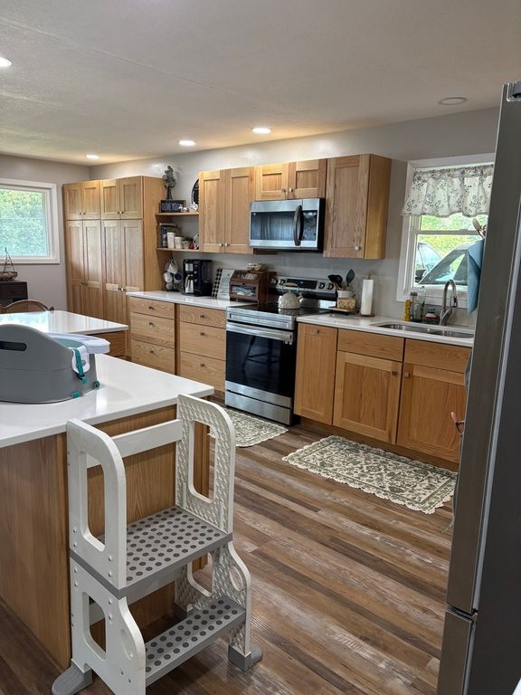 Image 10 of property listing at 19413 E Illinois Highway 15 Highway, Mt Vernon, IL 62864