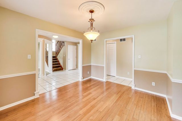 9935 Ashwood Lane, Munster, IN 46321