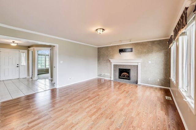 9935 Ashwood Lane, Munster, IN 46321