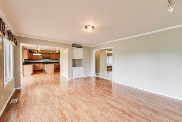 9935 Ashwood Lane, Munster, IN 46321