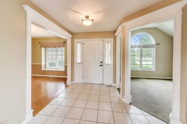 9935 Ashwood Lane, Munster, IN 46321