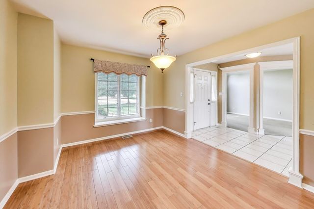 9935 Ashwood Lane, Munster, IN 46321