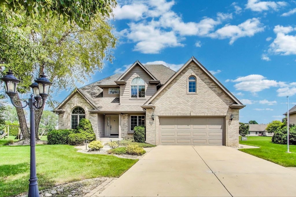 9935 Ashwood Lane, Munster, IN 46321