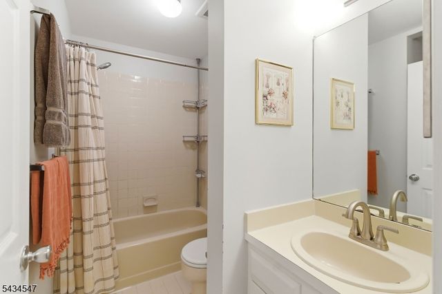 78 Sage Ct, Bedminster Twp., NJ 07921