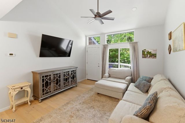 78 Sage Ct, Bedminster Twp., NJ 07921