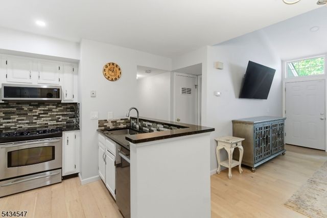 78 Sage Ct, Bedminster Twp., NJ 07921