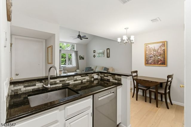 78 Sage Ct, Bedminster Twp., NJ 07921