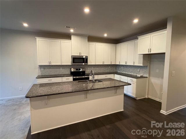 318 Willow Wood Court, Matthews, NC 28104