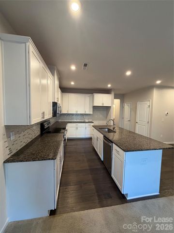 318 Willow Wood Court, Matthews, NC 28104