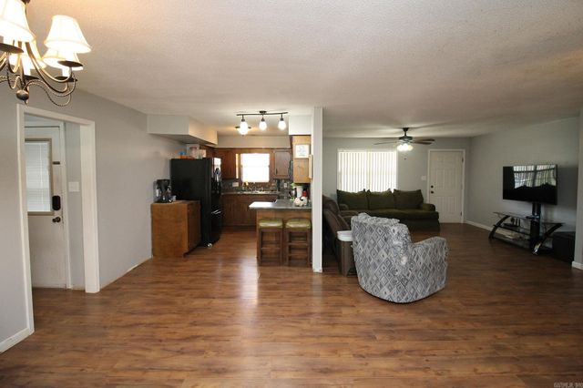 5419 Gene St, Paragould, AR 72450