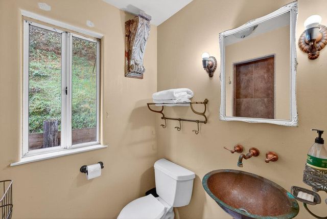 885 Larkin Valley Road, Watsonville, CA 95076
